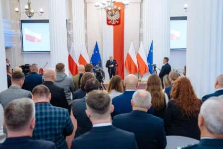 Uczestnicy spotkania patriotycznego w Urzędzie Wojewódzkim