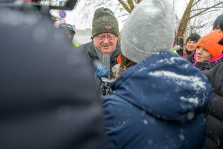 Czesław Siekierski, minister rolnictwa i rozwoju wsi oraz Teresa Kubas-Hul, wojewoda podkarpacki spotkali się w niedzielę z protestującymi w Medyce rolnikami.