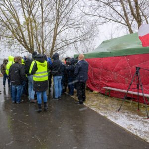 Czesław Siekierski, minister rolnictwa i rozwoju wsi oraz Teresa Kubas-Hul, wojewoda podkarpacki spotkali się w niedzielę z protestującymi w Medyce rolnikami.