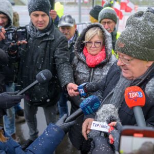 Czesław Siekierski, minister rolnictwa i rozwoju wsi oraz Teresa Kubas-Hul, wojewoda podkarpacki spotkali się w niedzielę z protestującymi w Medyce rolnikami.