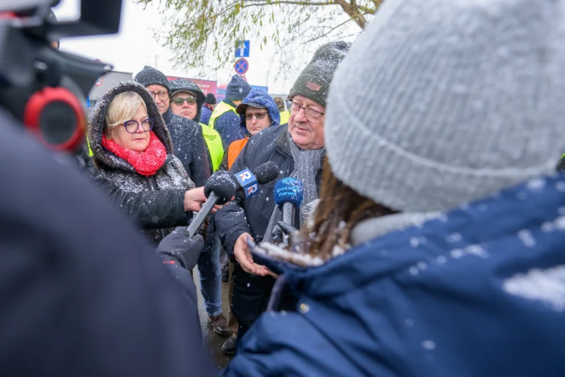 Czesław Siekierski, minister rolnictwa i rozwoju wsi oraz Teresa Kubas-Hul, wojewoda podkarpacki spotkali się w niedzielę z protestującymi w Medyce rolnikami.