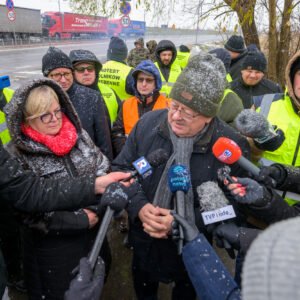 Czesław Siekierski, minister rolnictwa i rozwoju wsi oraz Teresa Kubas-Hul, wojewoda podkarpacki spotkali się w niedzielę z protestującymi w Medyce rolnikami.