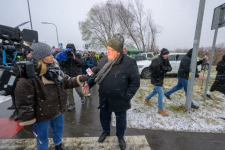 Czesław Siekierski, minister rolnictwa i rozwoju wsi oraz Teresa Kubas-Hul, wojewoda podkarpacki spotkali się w niedzielę z protestującymi w Medyce rolnikami.