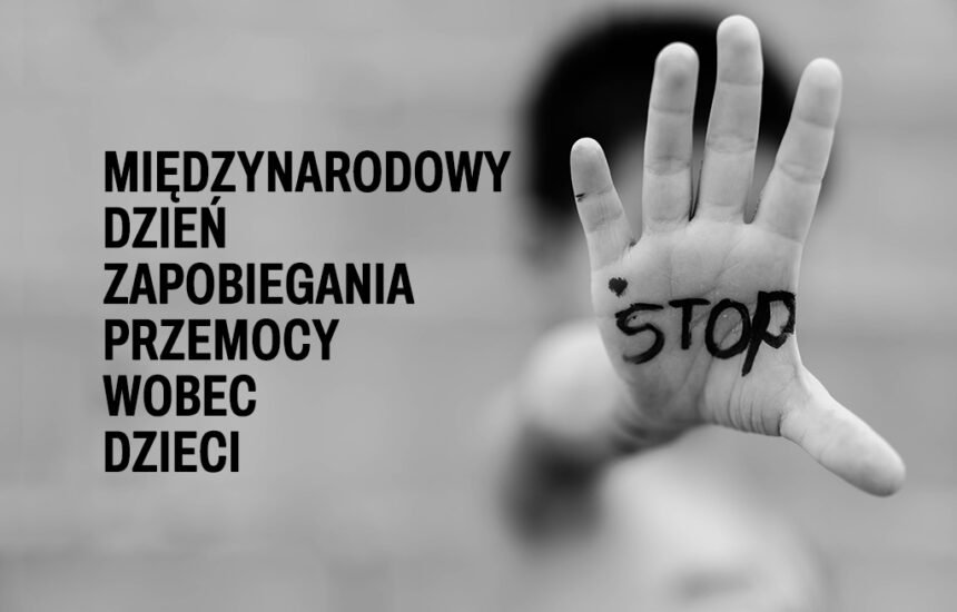 na szarym tle napis: Międzynarodowey Dzień Przeciwdziałania Przemocy wobec dzieci oraz dziecięca dłoń z napisem stop