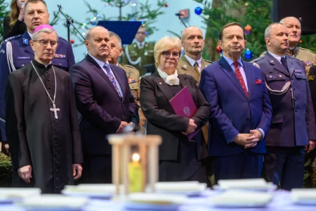 Uczestnicy spotkania opłatkowego służb mundurowych