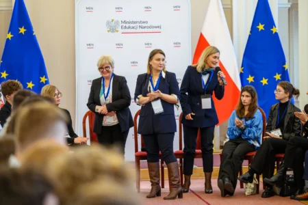 Uczestnicy spotkania z wiceminister edukacji Pauliną Piechną- Więckiewicz