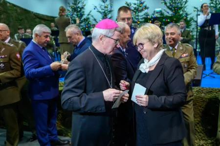 Uczestnicy spotkania opłatkowego służb mundurowych