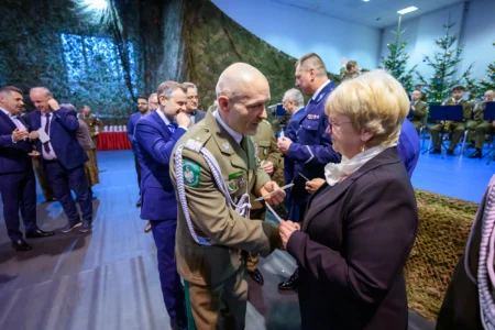 Uczestnicy spotkania opłatkowego służb mundurowych