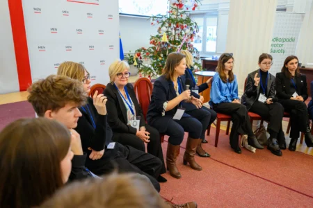 Uczestnicy spotkania z wiceminister edukacji Pauliną Piechną- Więckiewicz