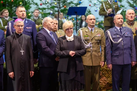 Uczestnicy spotkania opłatkowego służb mundurowych