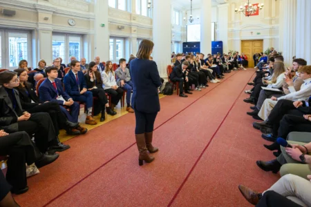 Uczestnicy spotkania z wiceminister edukacji Pauliną Piechną- Więckiewicz