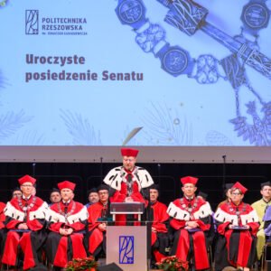 Uczestnicy uroczystego posiedzenia Senatu Politechniki Rzeszowskiej