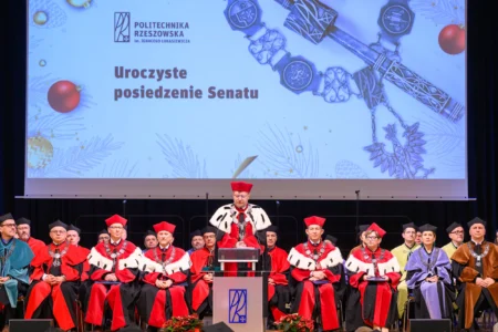 Uczestnicy uroczystego posiedzenia Senatu Politechniki Rzeszowskiej