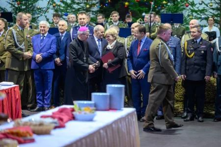 Uczestnicy spotkania opłatkowego służb mundurowych