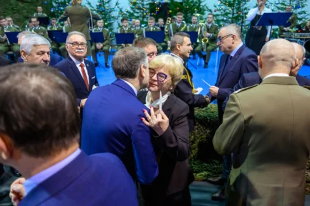 Uczestnicy spotkania opłatkowego służb mundurowych