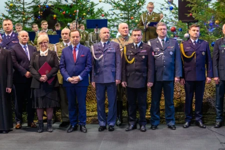 Uczestnicy spotkania opłatkowego służb mundurowych
