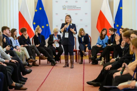 Uczestnicy spotkania z wiceminister edukacji Pauliną Piechną- Więckiewicz