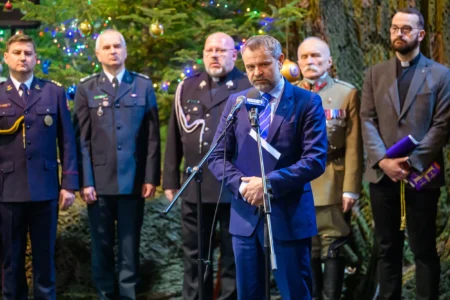 Uczestnicy spotkania opłatkowego służb mundurowych