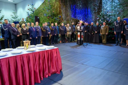 Uczestnicy spotkania opłatkowego służb mundurowych