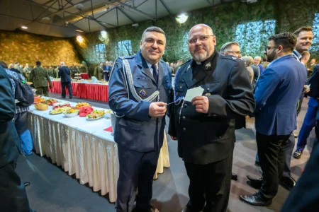 Uczestnicy spotkania opłatkowego służb mundurowych