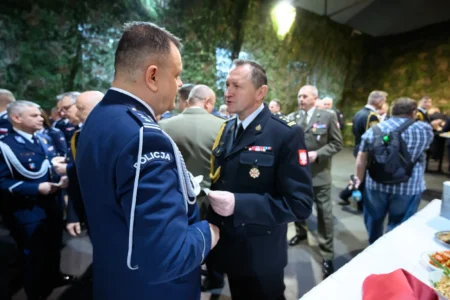 Uczestnicy spotkania opłatkowego służb mundurowych