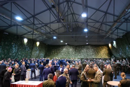 Uczestnicy spotkania opłatkowego służb mundurowych