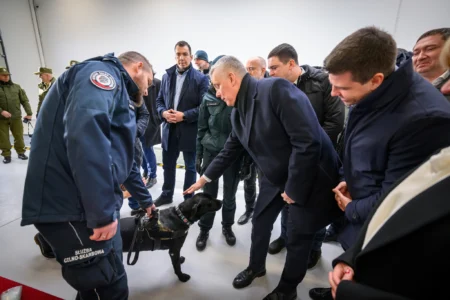 Uczestnicy otwarcia drogowego przejścia granicznego Malhowice - Niżankowice