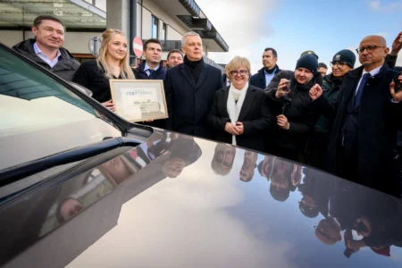 Uczestnicy otwarcia drogowego przejścia granicznego Malhowice - Niżankowice