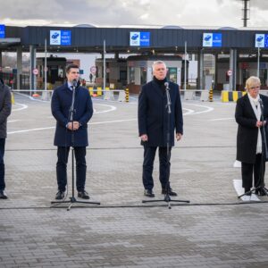 Uczestnicy otwarcia drogowego przejścia granicznego Malhowice - Niżankowice