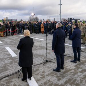 Uczestnicy otwarcia drogowego przejścia granicznego Malhowice - Niżankowice