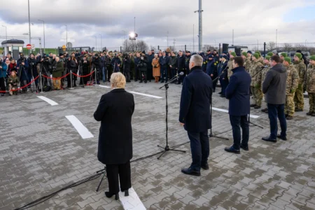 Uczestnicy otwarcia drogowego przejścia granicznego Malhowice - Niżankowice