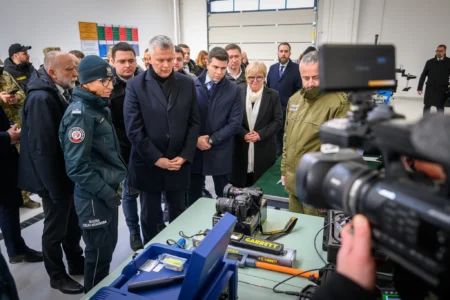 Uczestnicy otwarcia drogowego przejścia granicznego Malhowice - Niżankowice