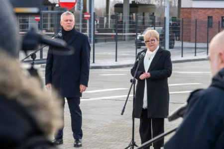 Uczestnicy otwarcia drogowego przejścia granicznego Malhowice - Niżankowice