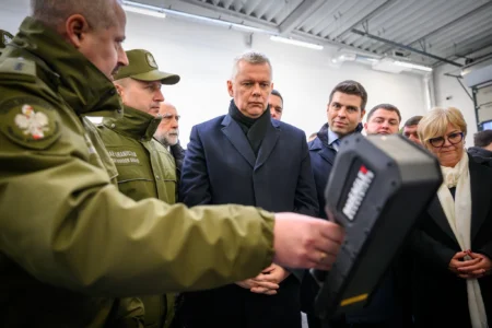 Uczestnicy otwarcia drogowego przejścia granicznego Malhowice - Niżankowice