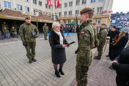 Uczestnicy przysięgi wojskowej terytorialsów