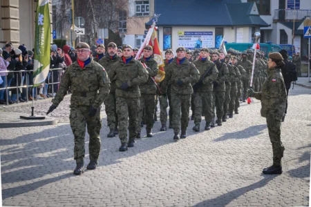 Uczestnicy przysięgi wojskowej terytorialsów