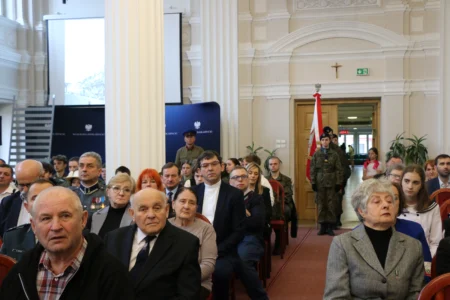 Uczestnicy spotkania wojewódzkiego upamiętniającego losy Zesłańców Sybiru