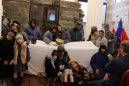 Uczestnicy spotkania wojewódzkiego upamiętniającego losy Zesłańców Sybiru