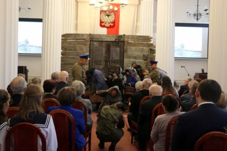 Uczestnicy spotkania wojewódzkiego upamiętniającego losy Zesłańców Sybiru