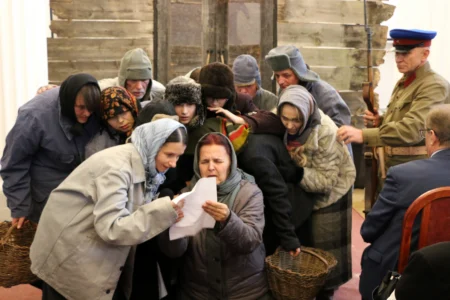 Uczestnicy spotkania wojewódzkiego upamiętniającego losy Zesłańców Sybiru