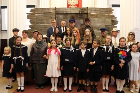 Uczestnicy spotkania wojewódzkiego upamiętniającego losy Zesłańców Sybiru