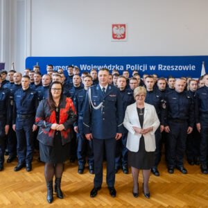 Uczestnicy uroczystego ślubowania policjantów