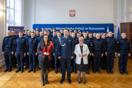 Uczestnicy uroczystego ślubowania policjantów