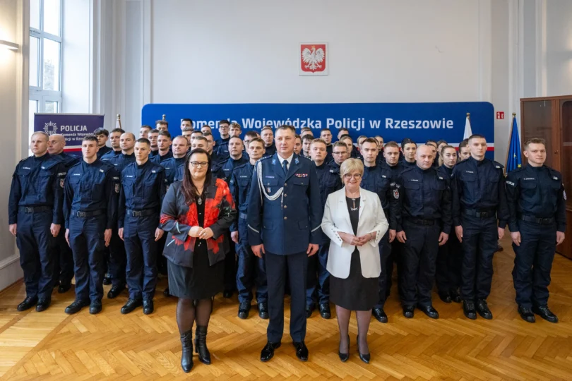 Uczestnicy uroczystego ślubowania policjantów