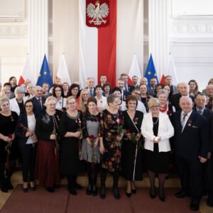 Uczestnicy uroczystości wręczenia odznaczeń państwowych