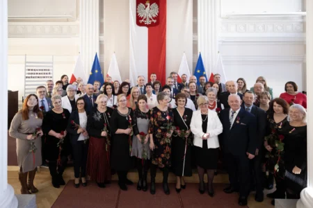 Uczestnicy uroczystości wręczenia odznaczeń państwowych