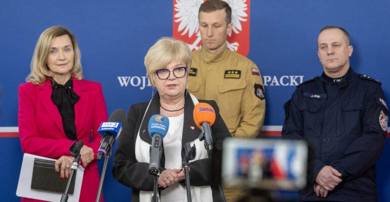 Konferencja prasowa wojewody podkarpackiego i służb.