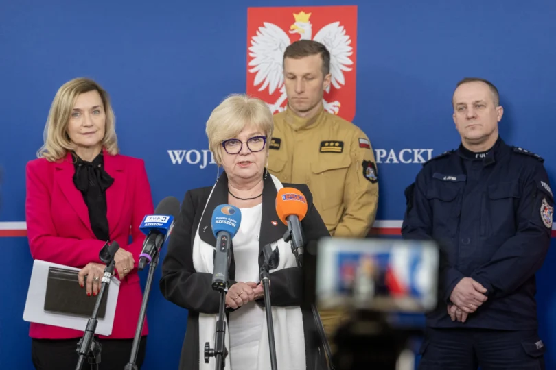 Konferencja prasowa wojewody podkarpackiego i służb.