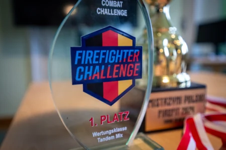 Uczestnicy spotkania wojewody ze strażakami - sportowcami