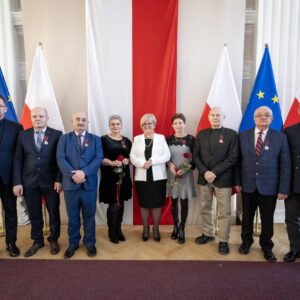 Uczestnicy uroczystości wręczenia odznaczeń państwowych